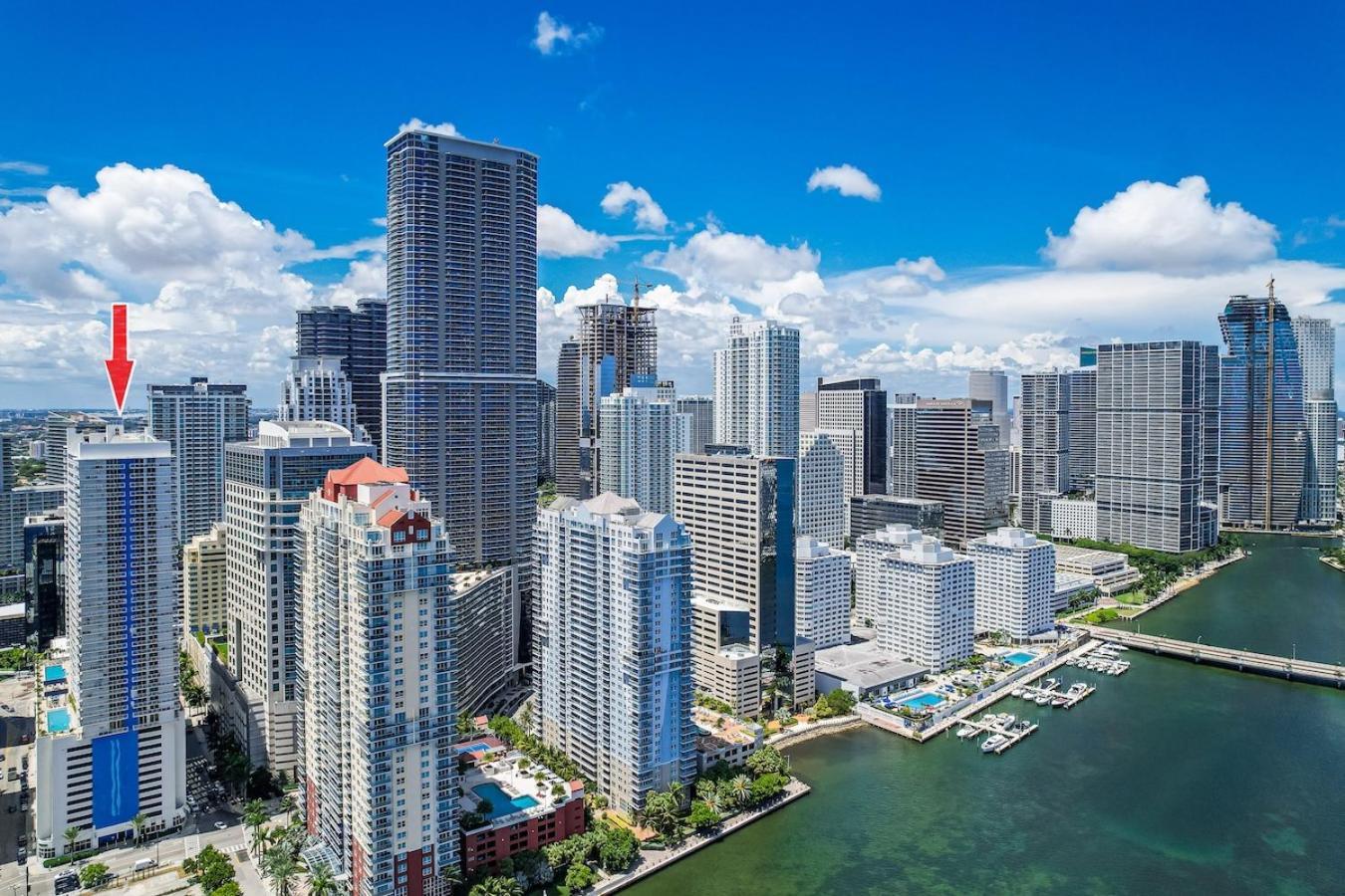 Spacious 2 Bed Unit In Brickell With Free Parking Apartamento